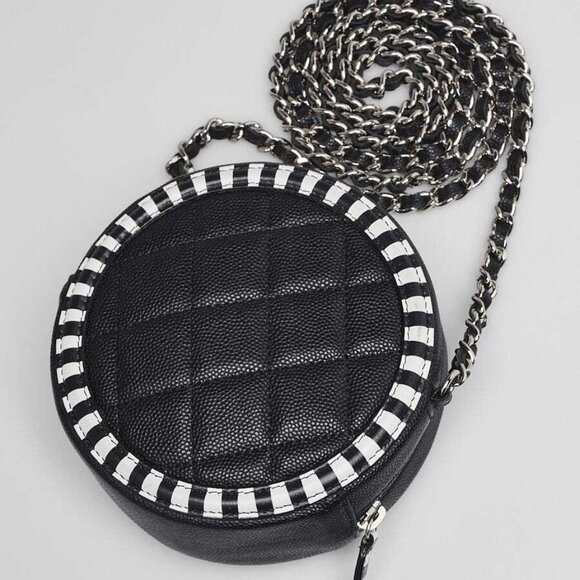 Chanel Black/White Quilted Caviar Leather Filigree Vanity Round Clutch - Picture 2 of 10